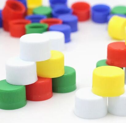 Injectievorm voor het maken van plastic fleskappen met meervoudige holtes