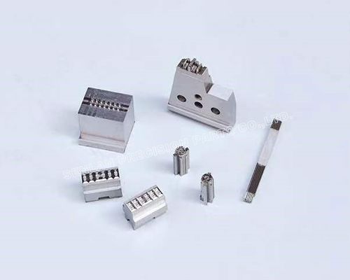 ISO 9001 Precisie Connector Moldonderdelen | Componenten met Hoge Holte voor Elektronica